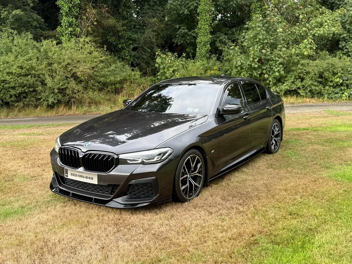 2022 bmw 520d m sport black leather - Image 2