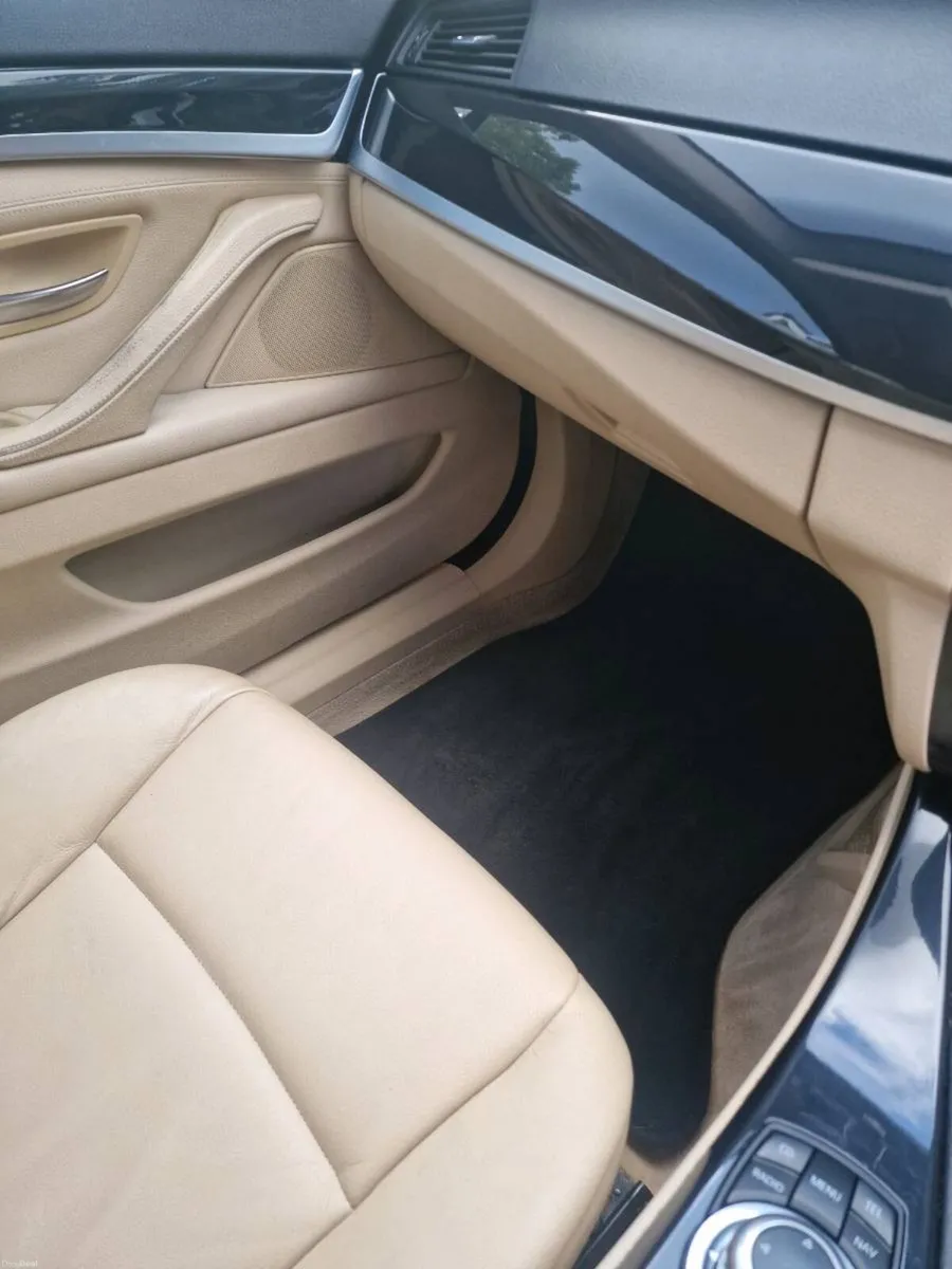 Car BMW 520 2011 - Image 2