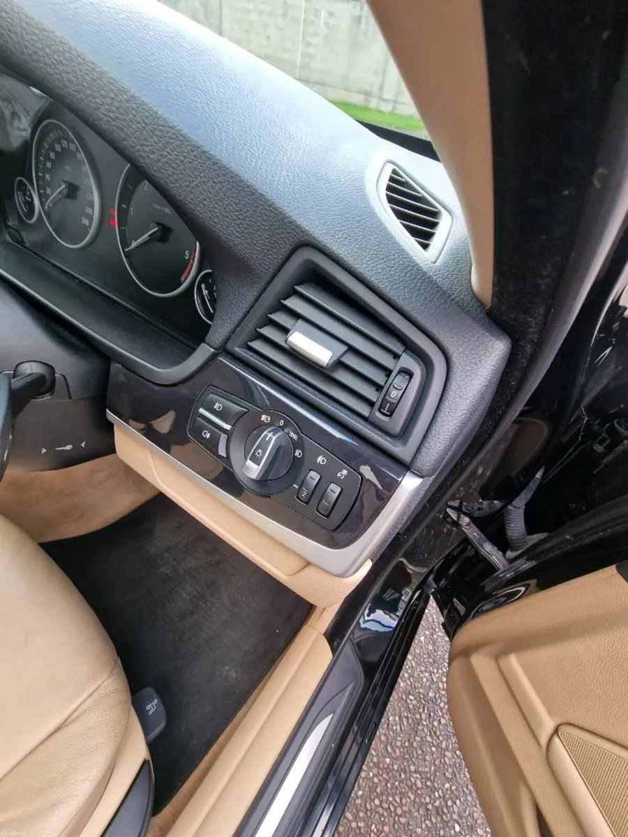 Car BMW 520 2011 - Image 4