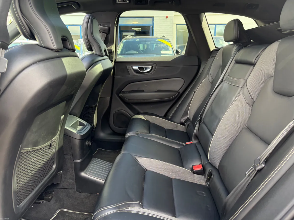 2019 Volvo XC60 T8 R-Design Twin Engine AWD Automa - Image 6