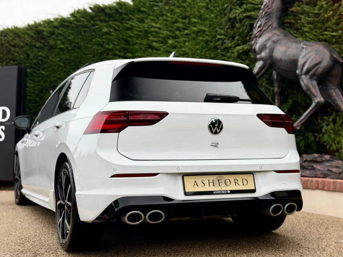 Volkswagen Golf R 320BHP GREAT SPEC LOW KM - Image 6