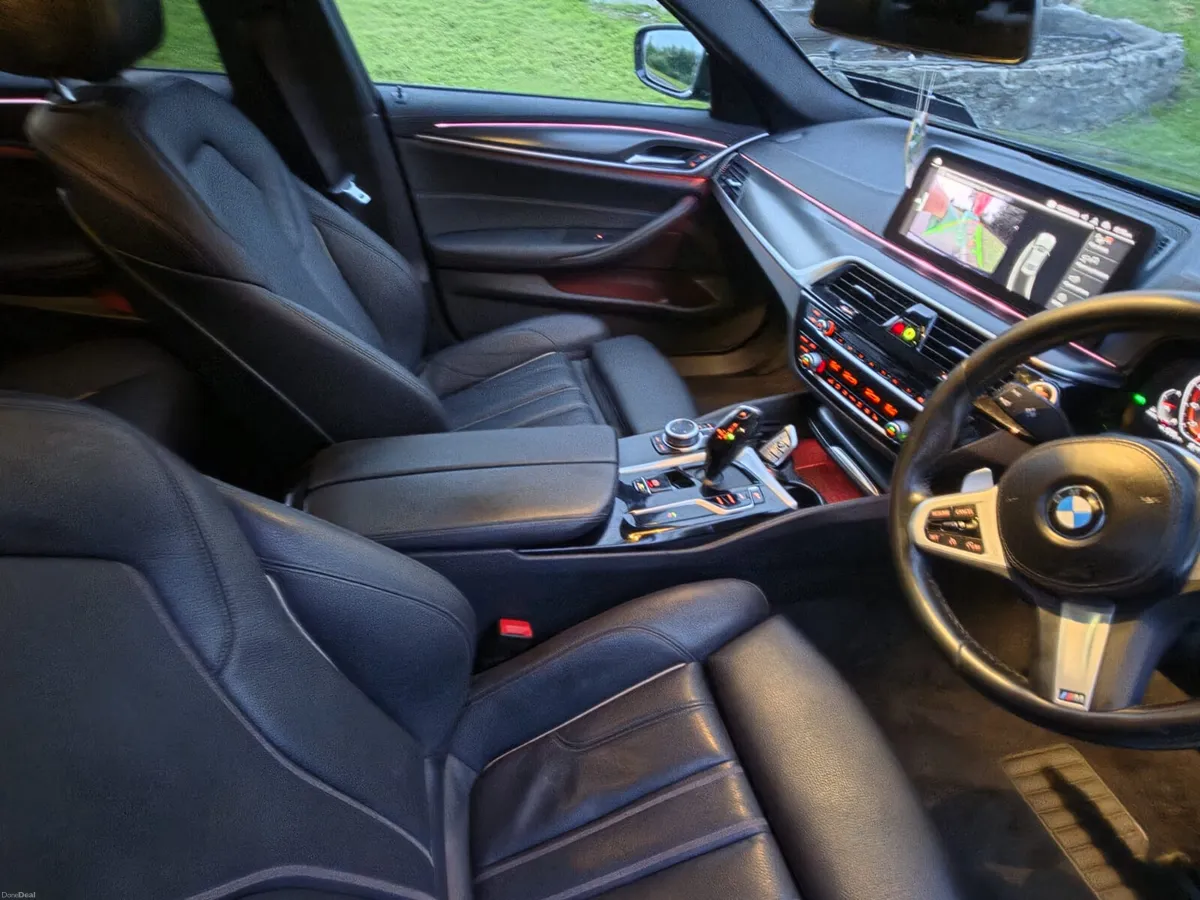 BMW 5-Series 2022 520D - Image 6