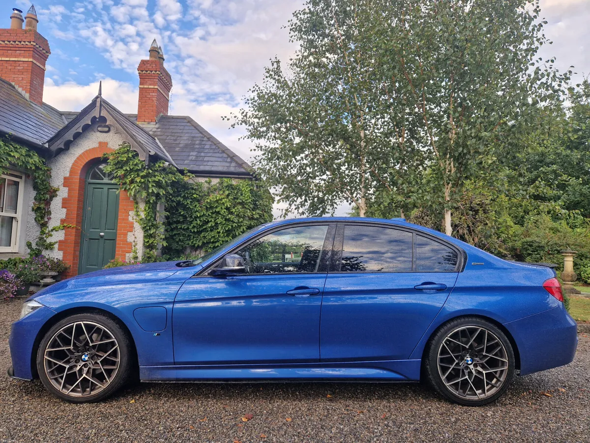 BMW 330e M-SPORT SHADOW EDITION,PRISTINE, WARRANTY - Image 3