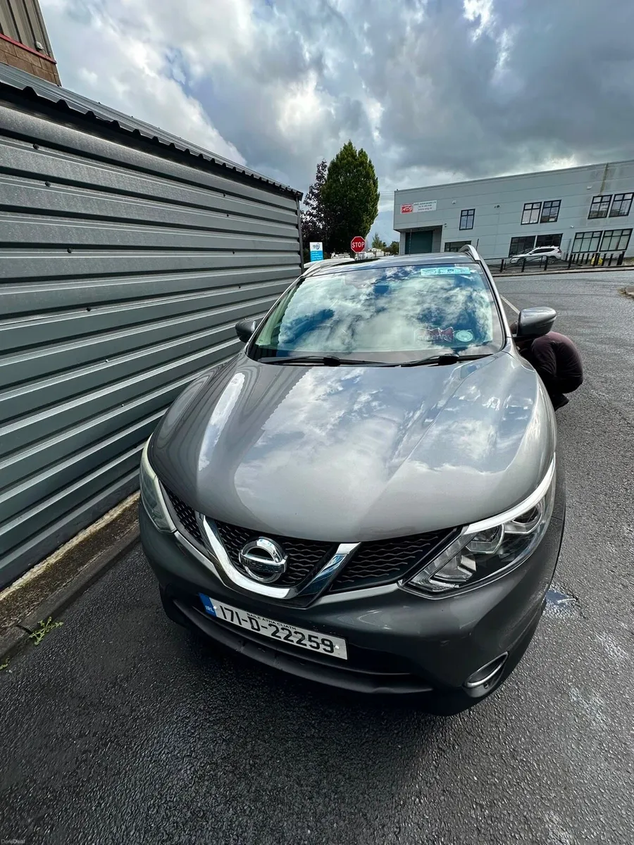 2017 Automatic NISSAN QASHQAI SUV - Image 2