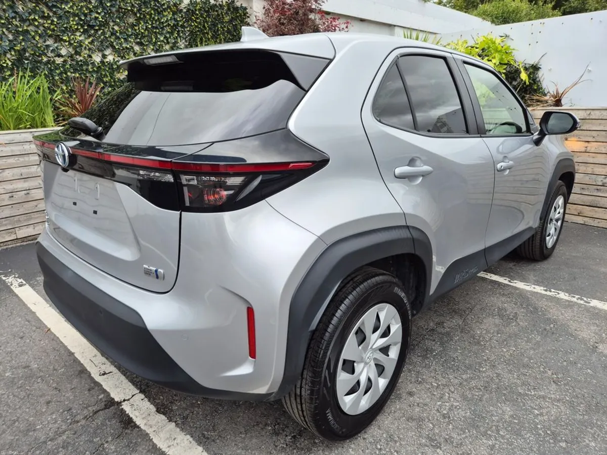 Toyota Yaris Cross 1.5 HYBRID / X SPEC / LOW MILEA - Image 5