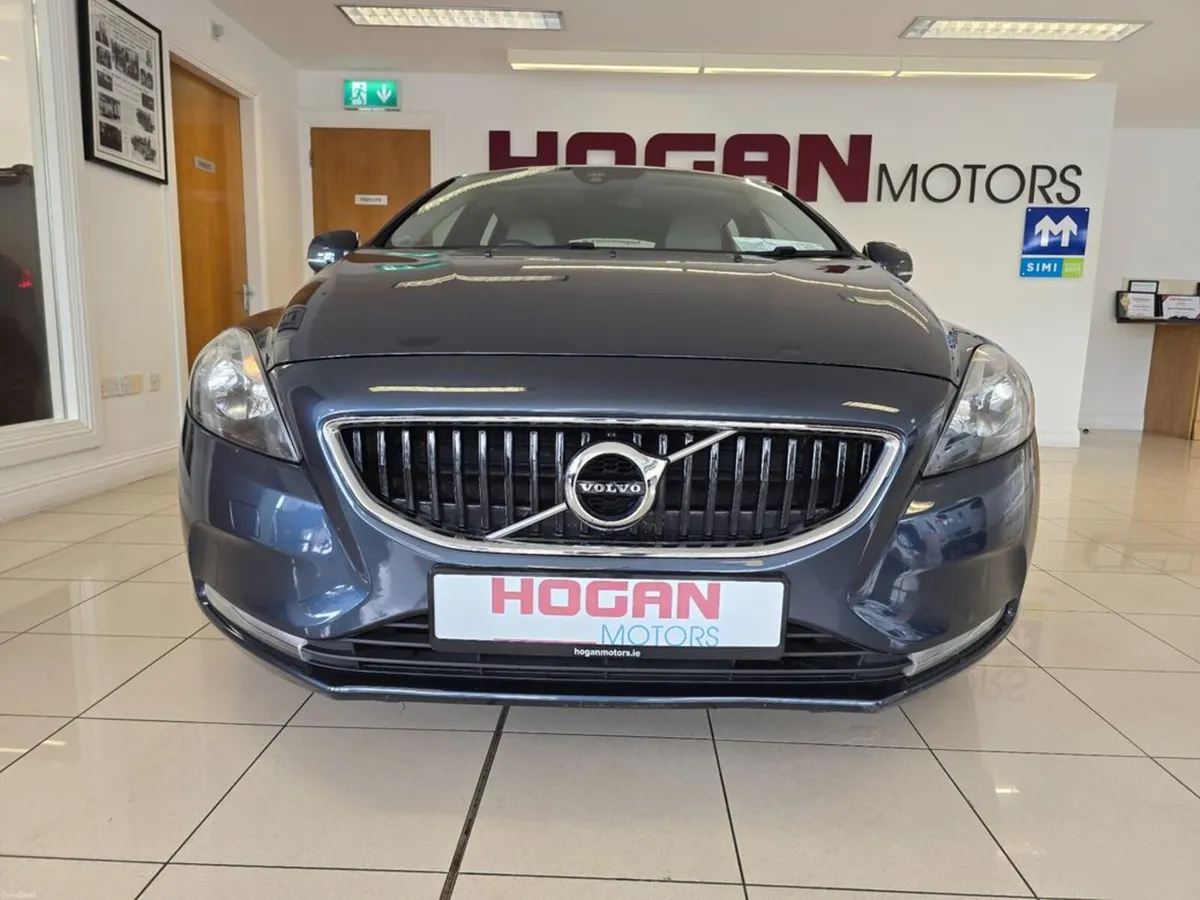 Volvo V40 D2 MOM ED 5DR - Image 2