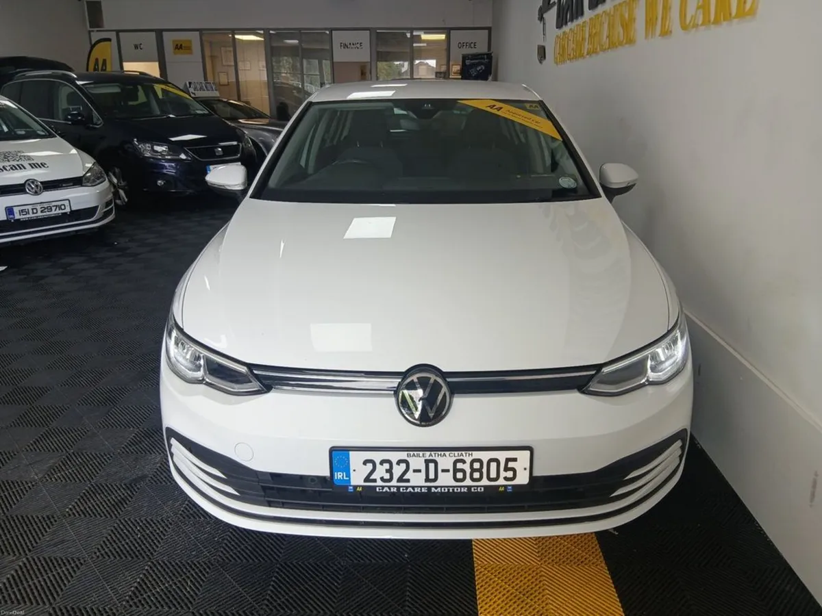 Volkswagen Golf Life 1.0 TSI Mhev 110HP 5 - Image 3