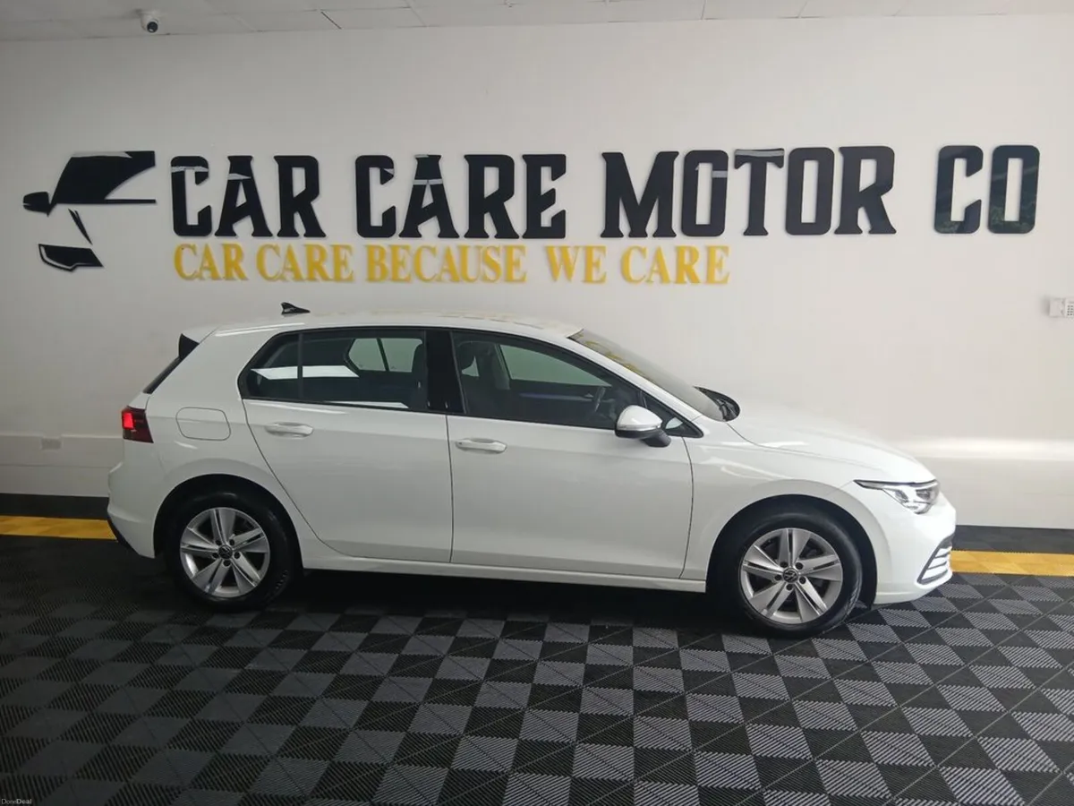 Volkswagen Golf Life 1.0 TSI Mhev 110HP 5 - Image 1
