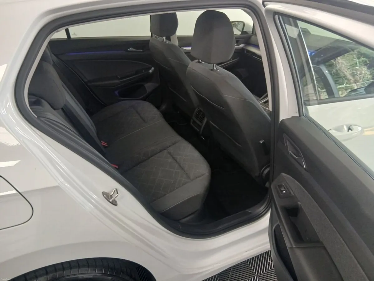 Volkswagen Golf Life 1.0 TSI Mhev 110HP 5 - Image 6