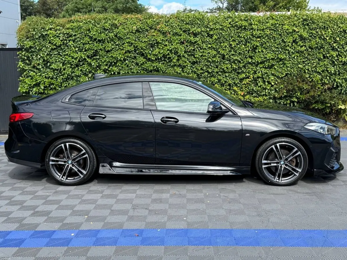 BMW 2-Series 218d M-SPORT COMPETITION 2.0 D AUTO / - Image 2