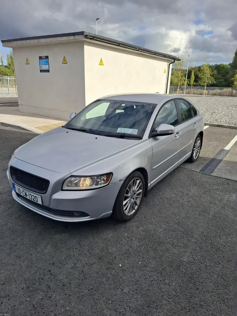 Volvo S40 2010 - Image 1
