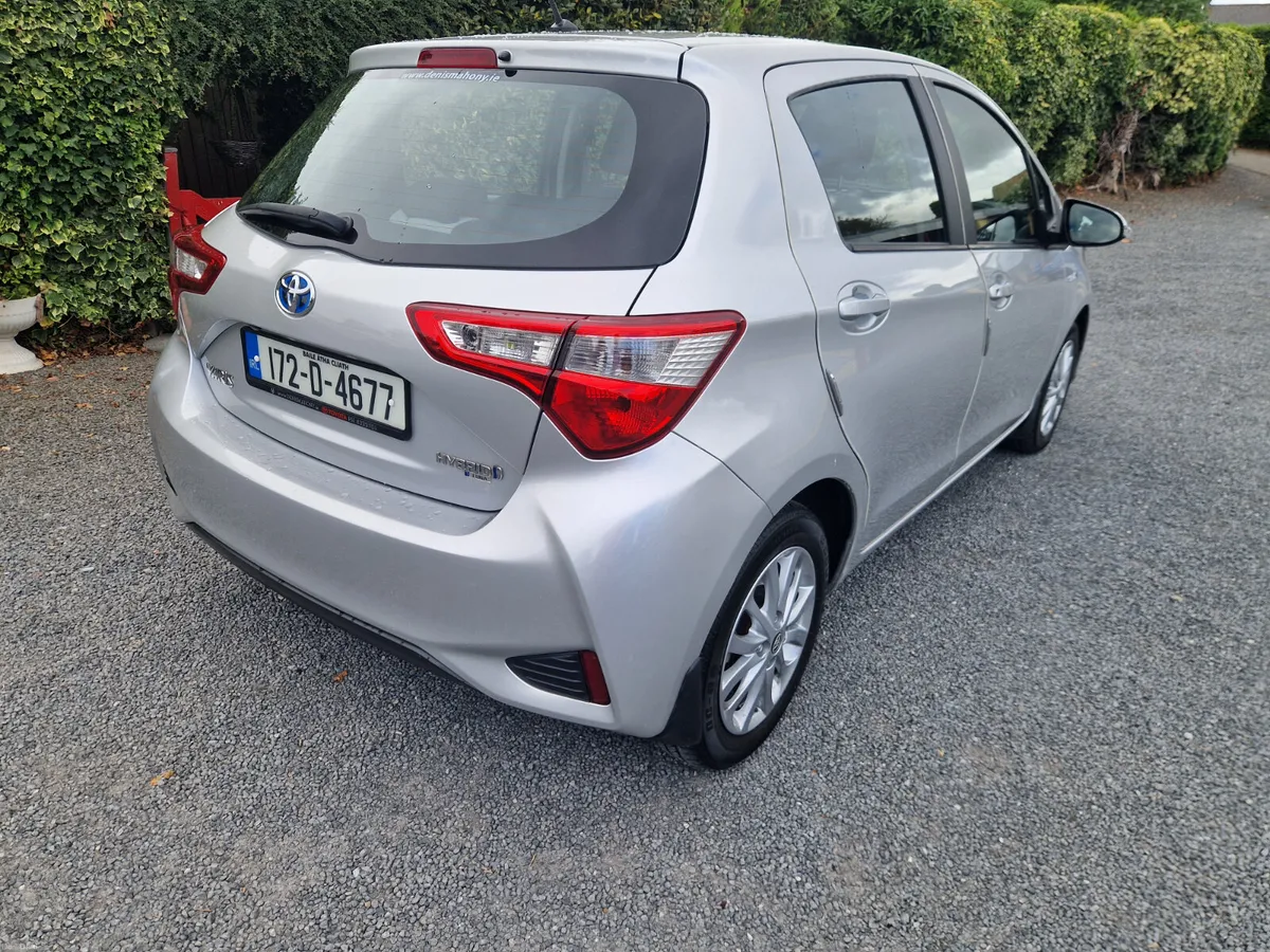 Toyota Yaris Hybrid 2017 - Image 3