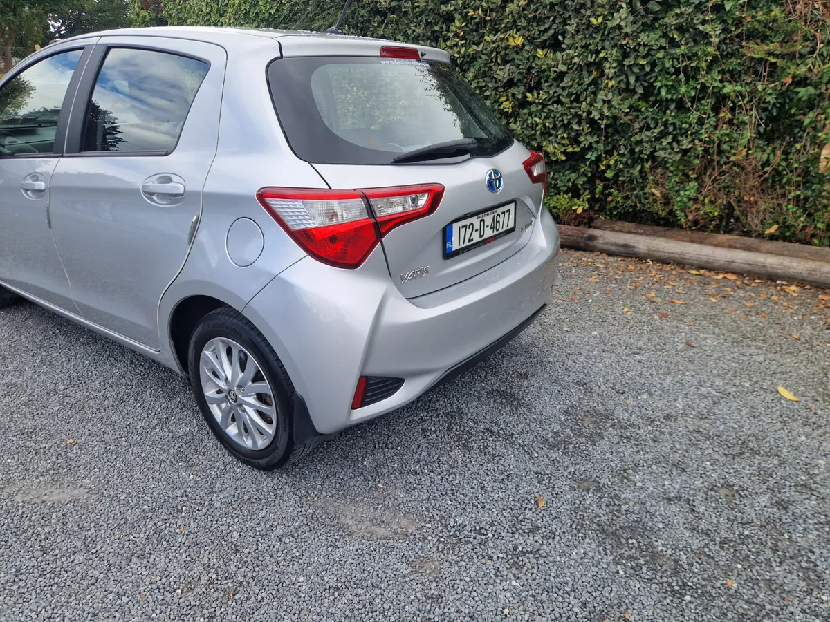 Toyota Yaris Hybrid 2017 - Image 4
