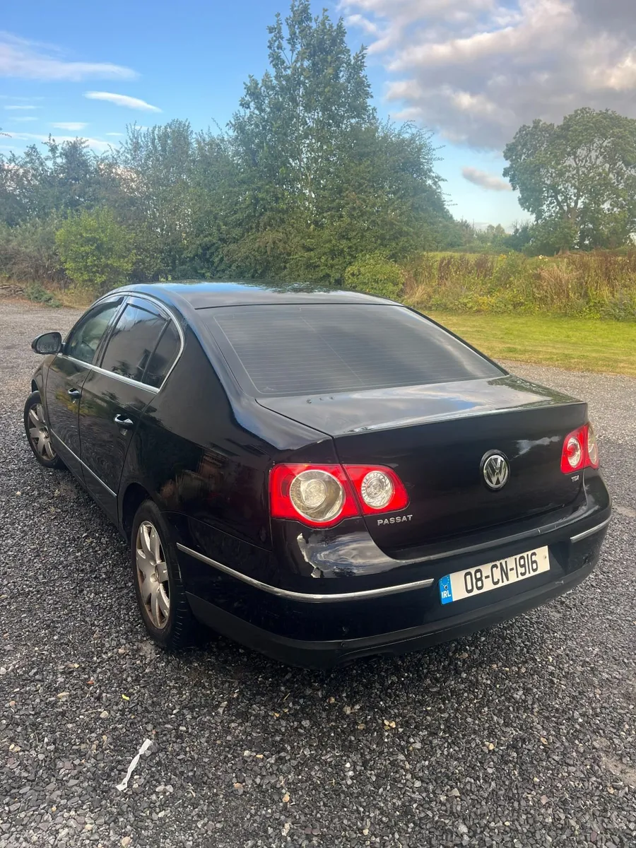Volkswagen Passat 2008 - Image 2