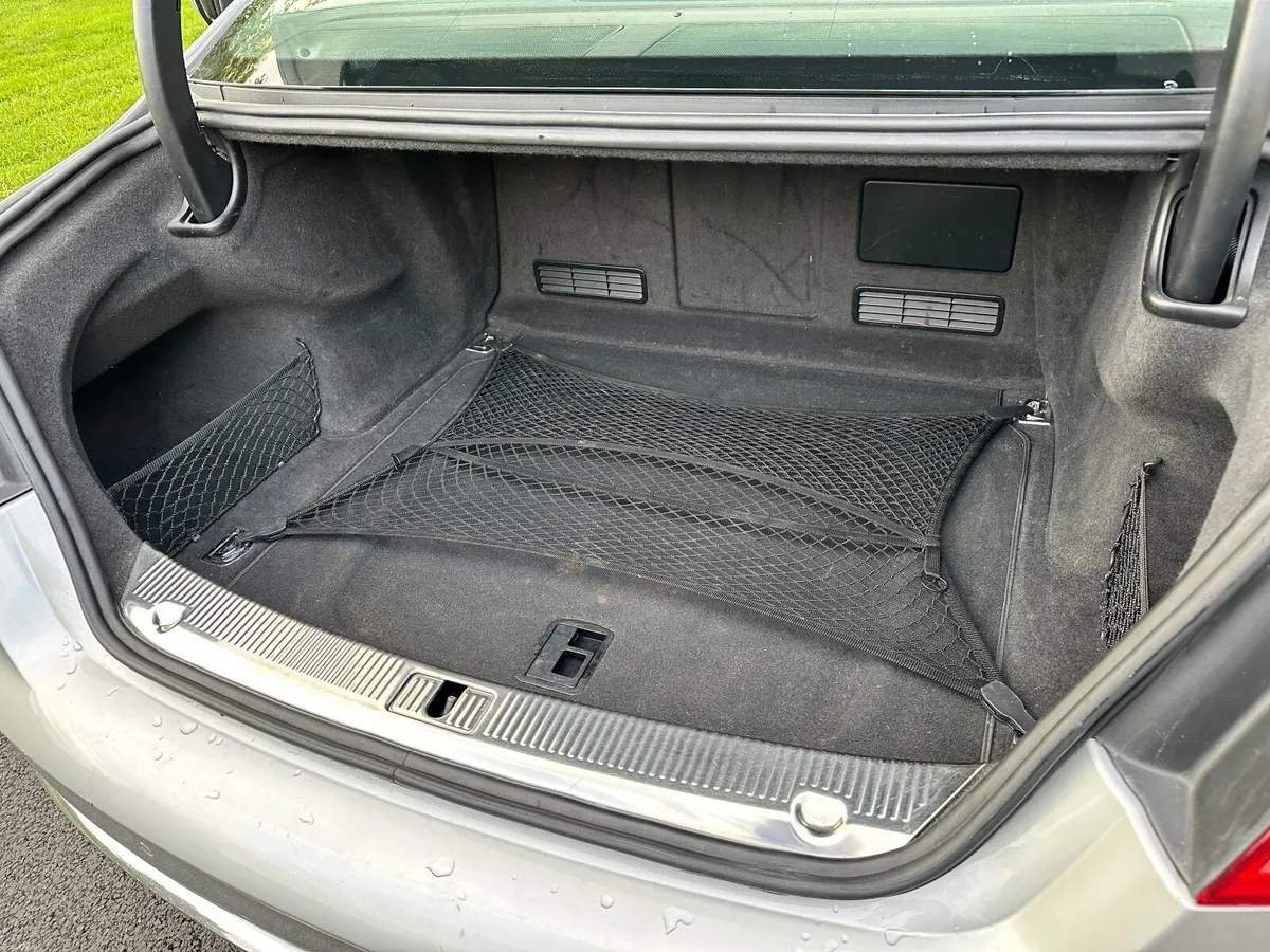Audi A8 2012 - Image 2
