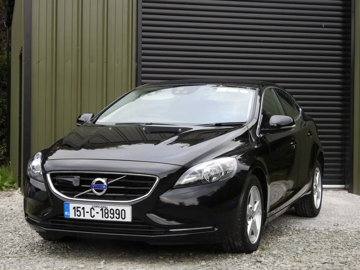 Volvo V40 T4 Only 11.000 Km! - Image 1