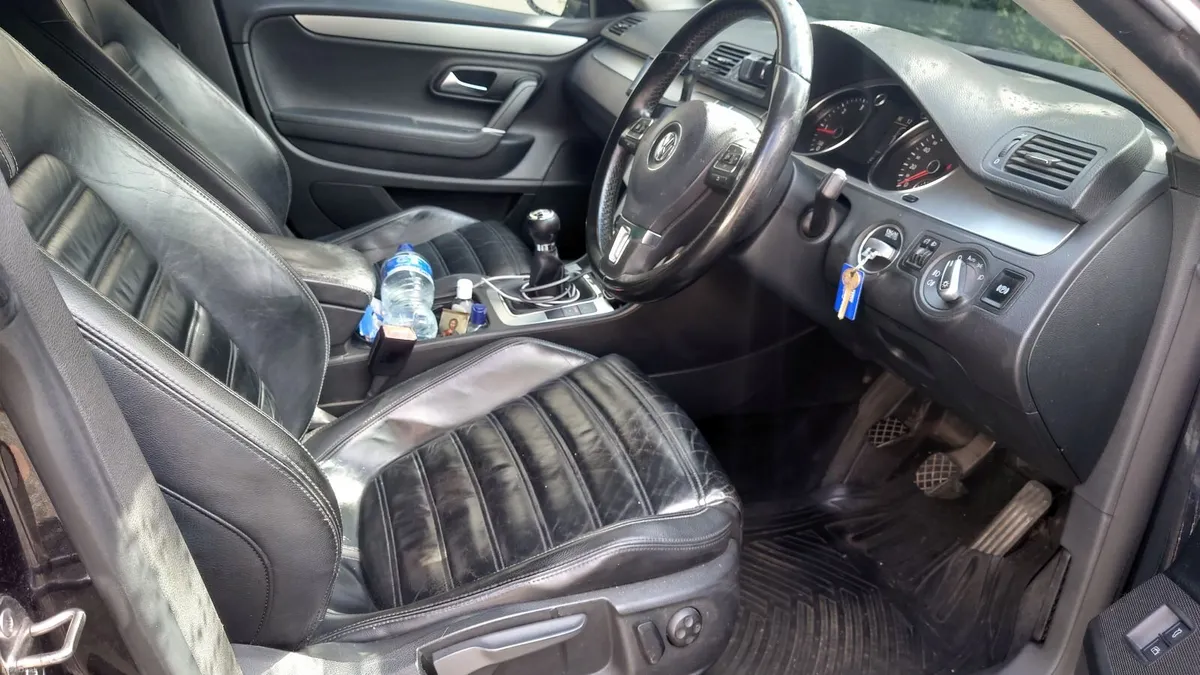 Volkswagen Passat 2010 - Image 5