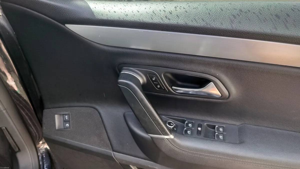 Volkswagen Passat 2010 - Image 3