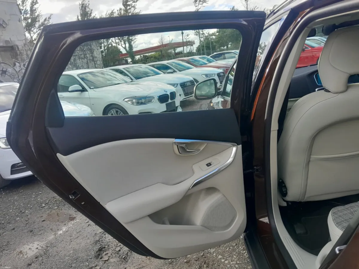 Volvo V40 2.0L Diesel D4 MOMENTUM - Automatic (097 - Image 6
