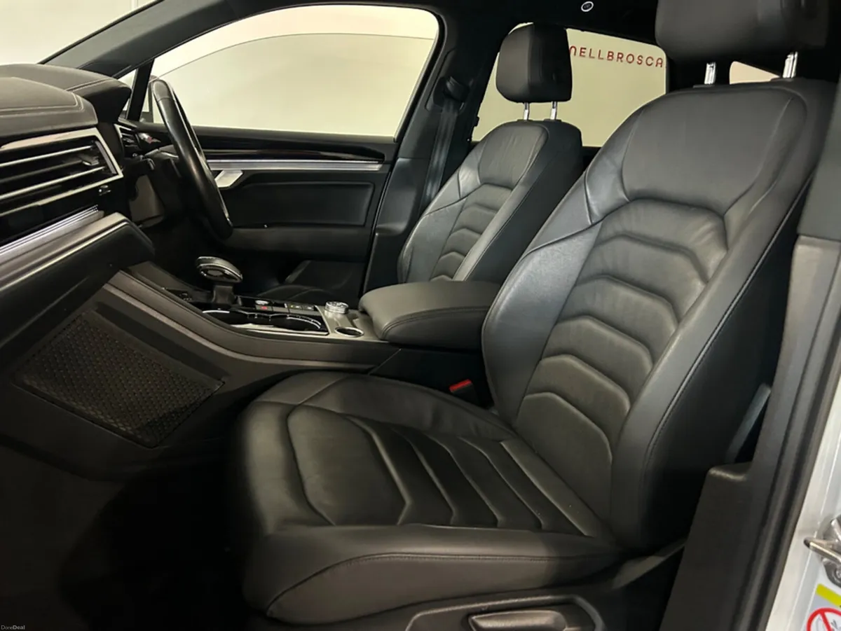 Volkswagen Touareg R-LINE V6 TDI AUTO - Image 3