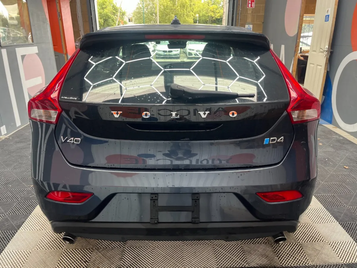 Volvo V40 2017 VOLVO V40 D4 2.0 AUTOMATIC / CRUISE - Image 4