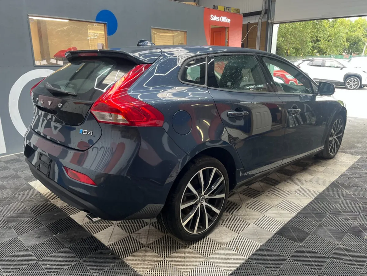 Volvo V40 2017 VOLVO V40 D4 2.0 AUTOMATIC / CRUISE - Image 3