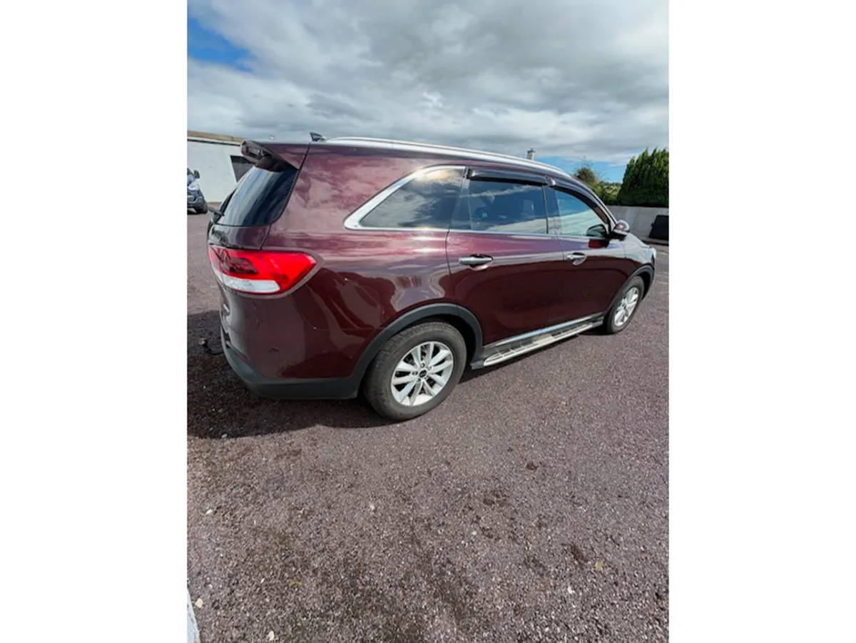 Kia Sorento PLATINUM 4X2 5DR - Image 3