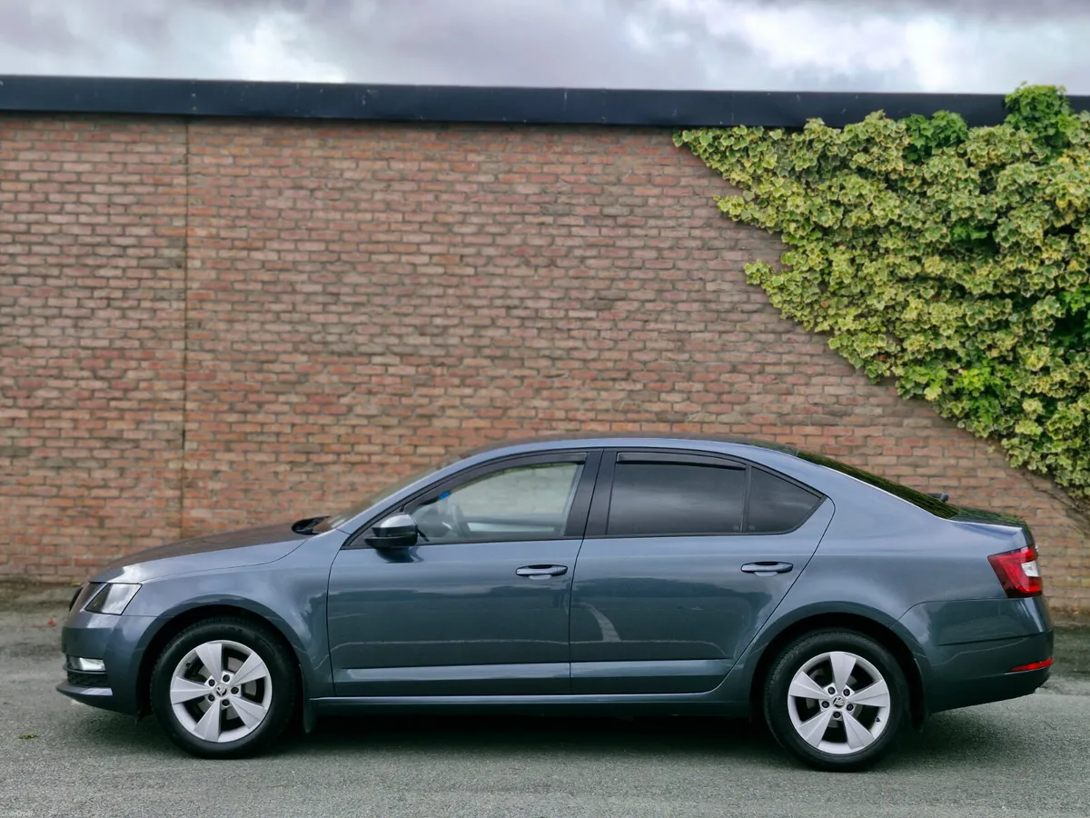 Skoda Octavia AMBITION 1.6 TDI FINANCE AVAILABLE - Image 4