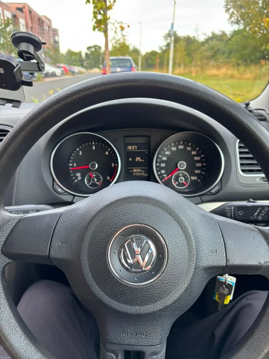 Volkswagen Golf 2011 - Image 2