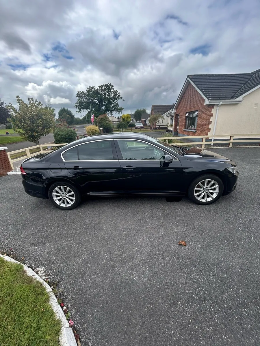 Volkswagen Passat - Image 5