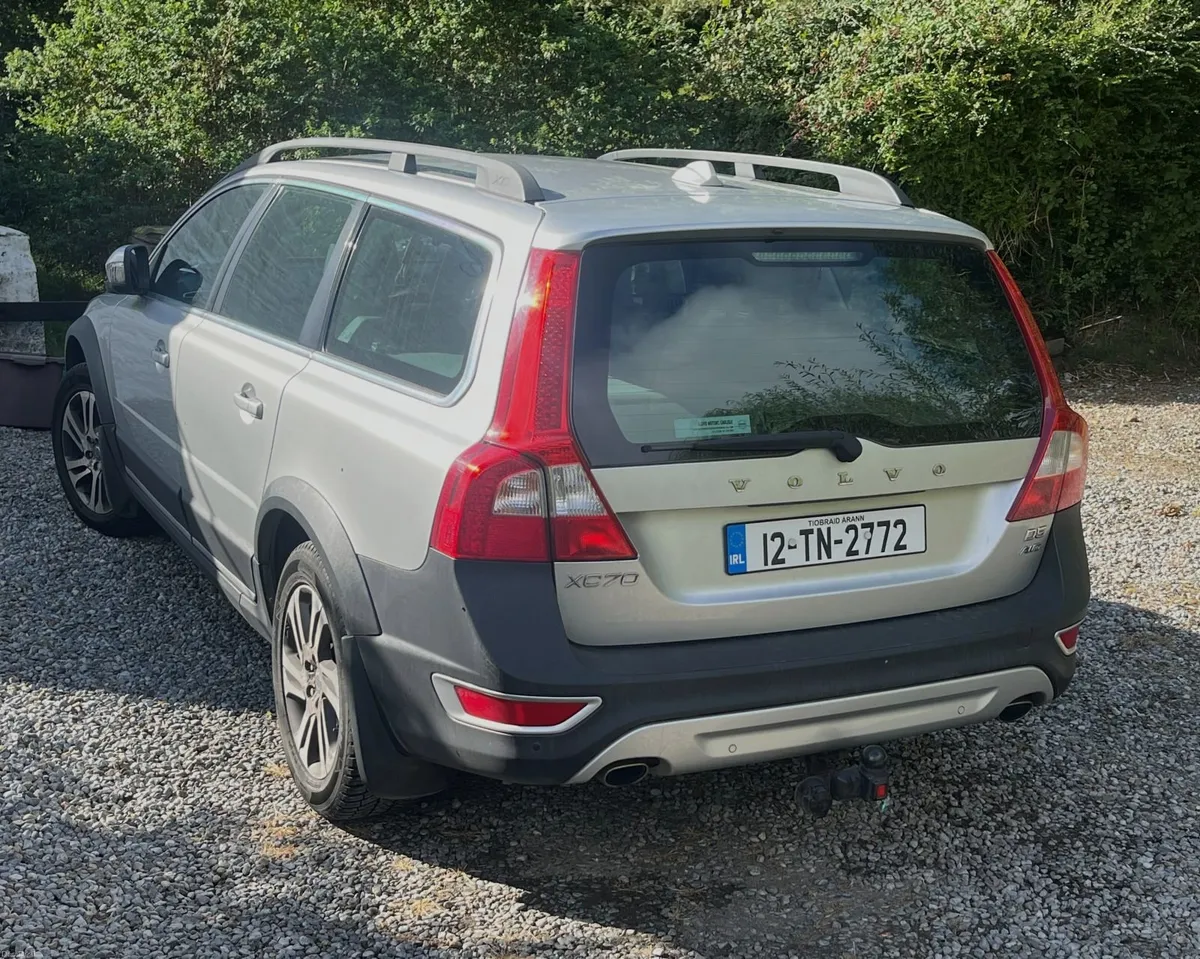 2012 Volvo XC70 2.5 Diesel, manual transmission. - Image 2