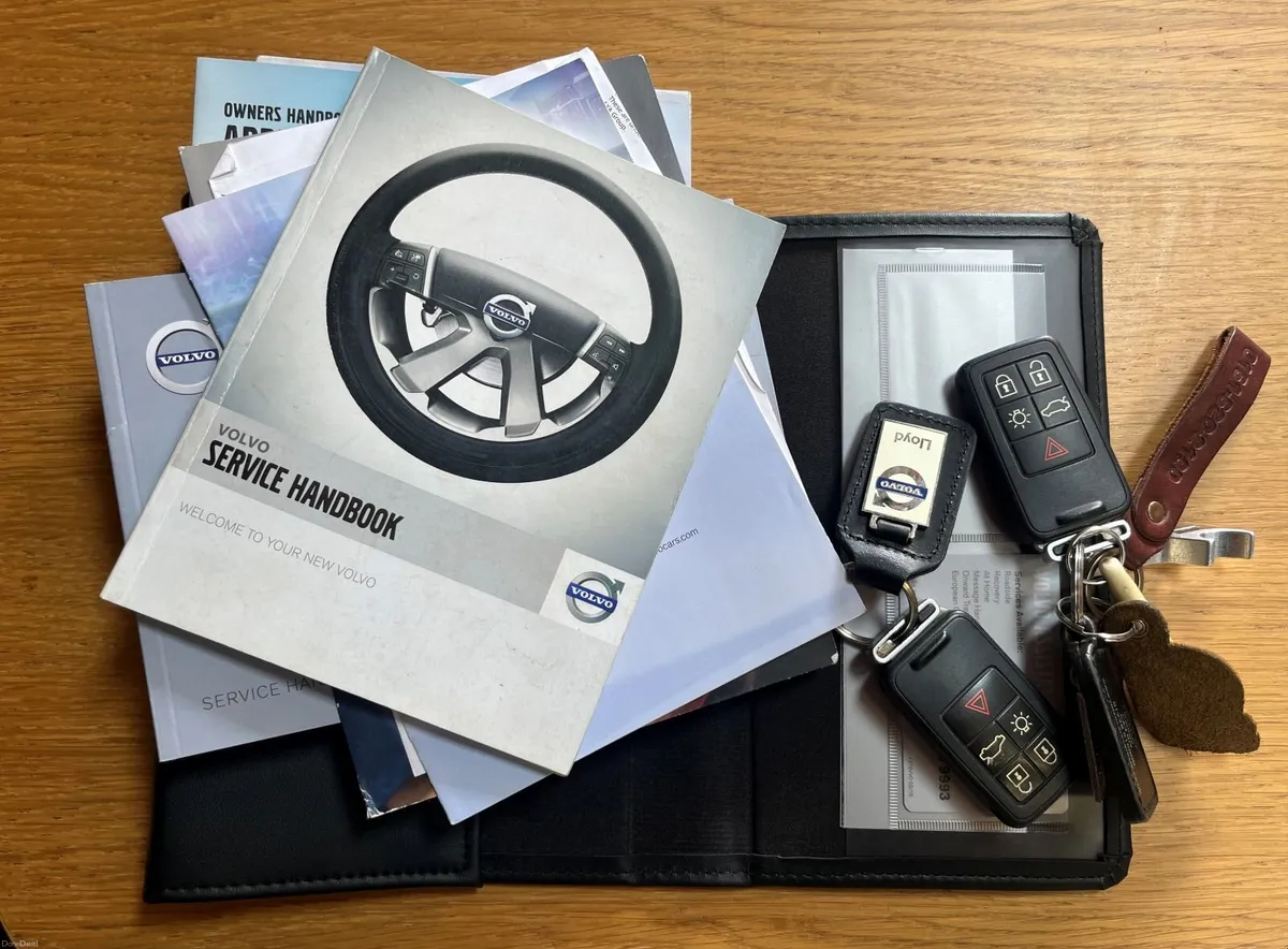 2012 Volvo XC70 2.5 Diesel, manual transmission. - Image 6