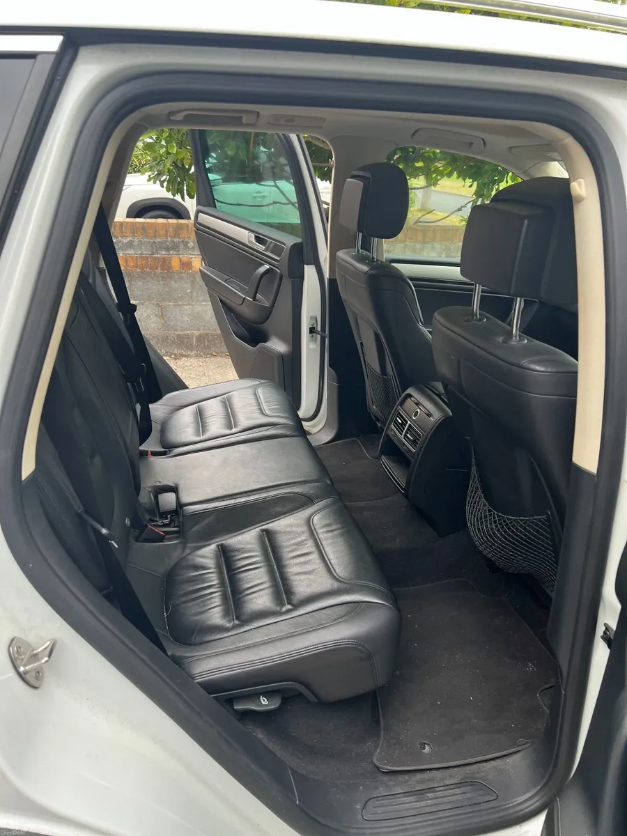 Volkswagen Touareg 2015 - Image 2