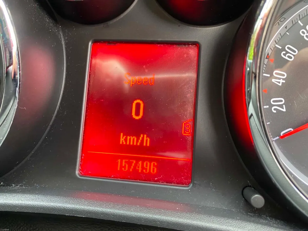 Opel Astra 2011 - Image 2