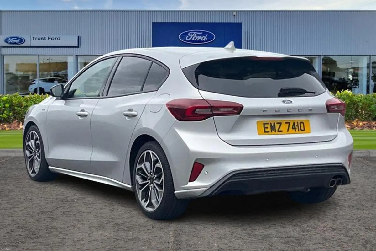 Ford Focus 1.0T EcoBoost MHEV ST-Line X Hatchback - Image 2