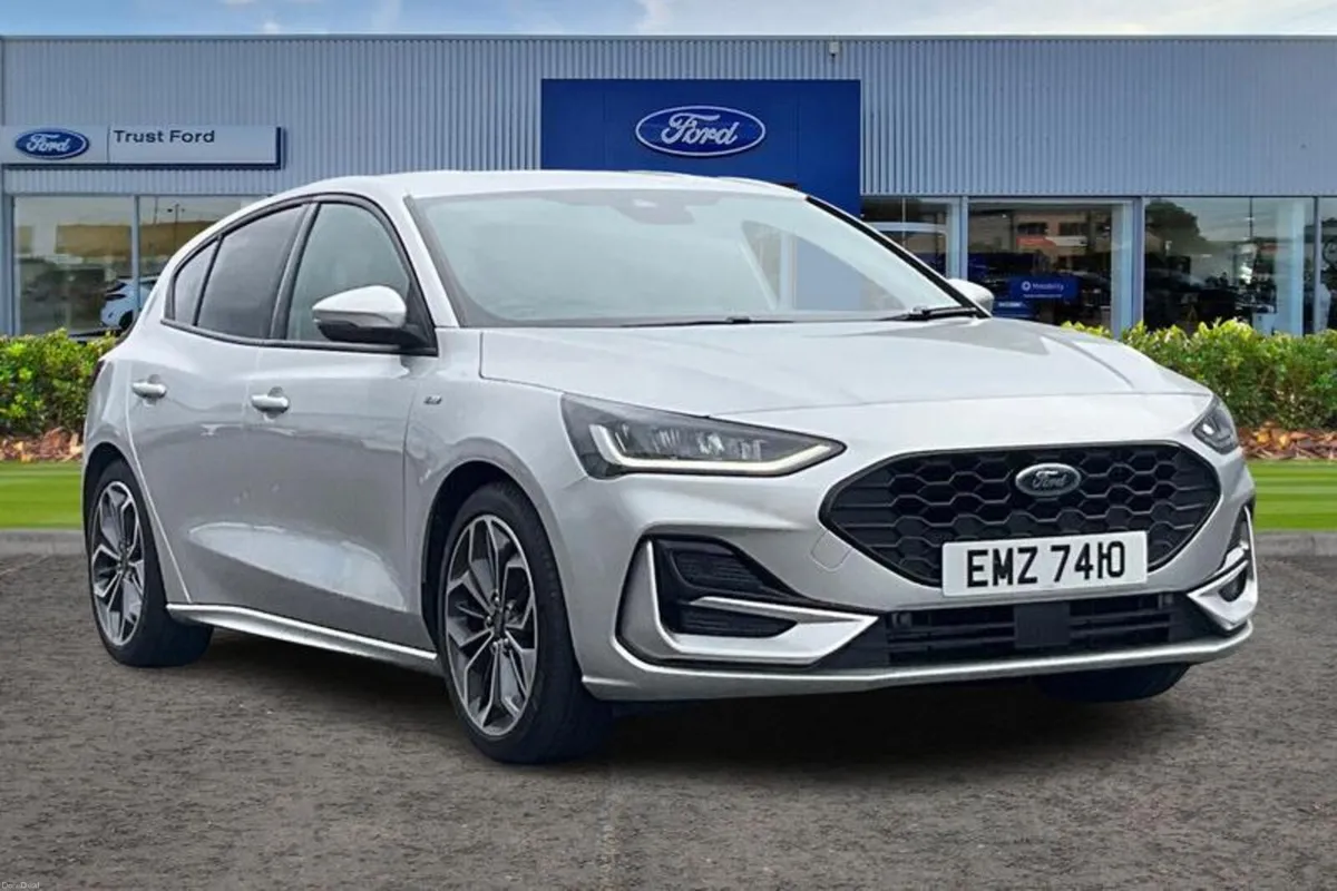 Ford Focus 1.0T EcoBoost MHEV ST-Line X Hatchback - Image 1