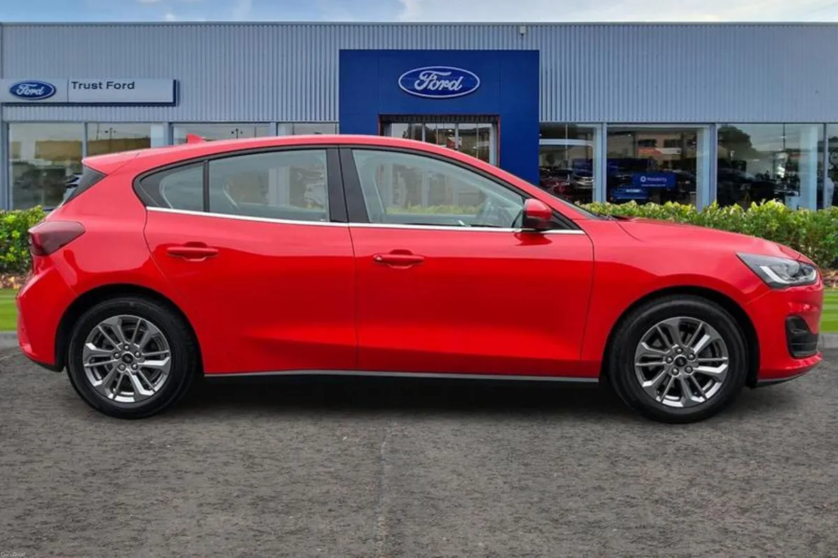 Ford Focus 1.0T EcoBoost MHEV Titanium Hatchback 5 - Image 3