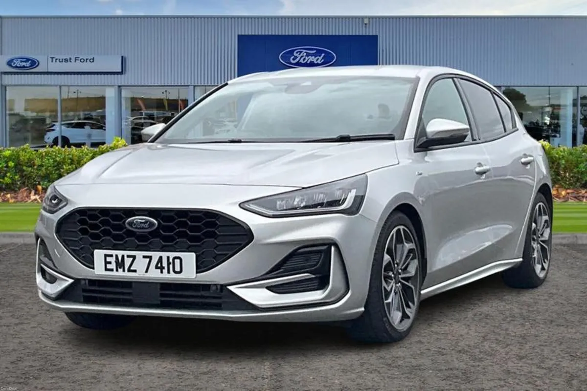 Ford Focus 1.0T EcoBoost MHEV ST-Line X Hatchback - Image 5