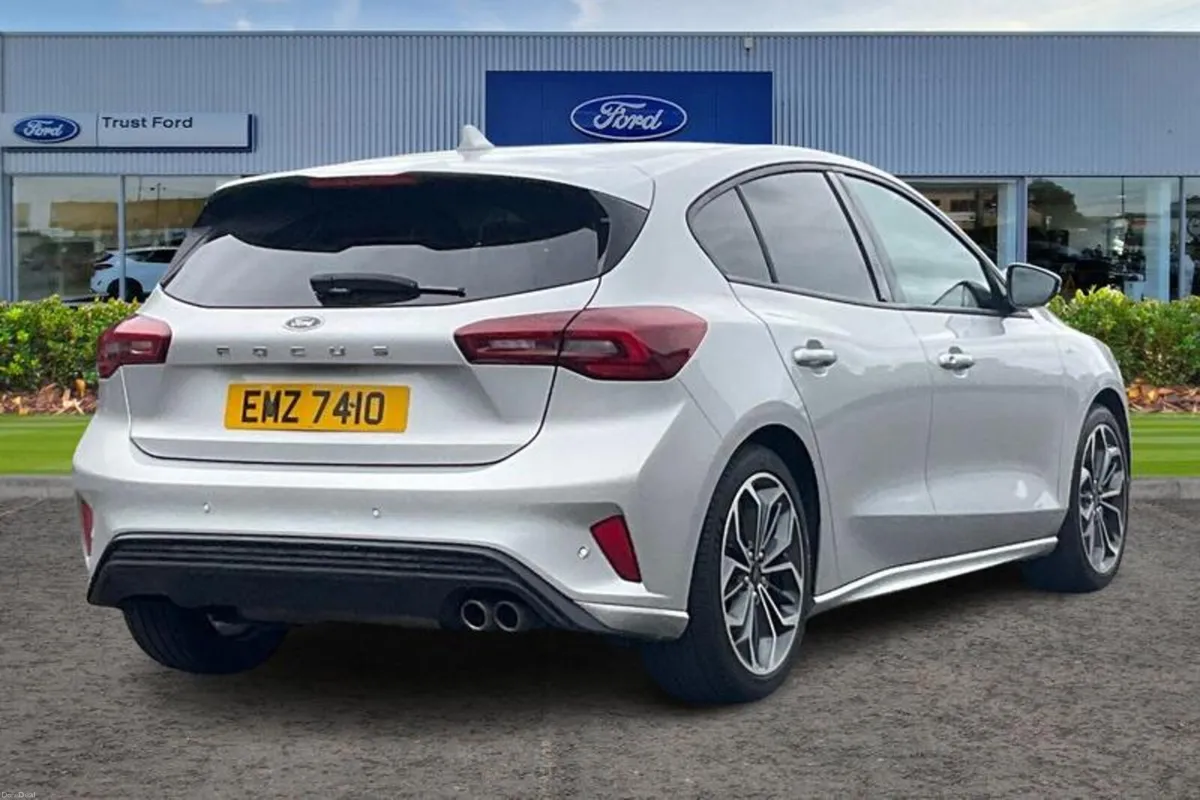 Ford Focus 1.0T EcoBoost MHEV ST-Line X Hatchback - Image 4