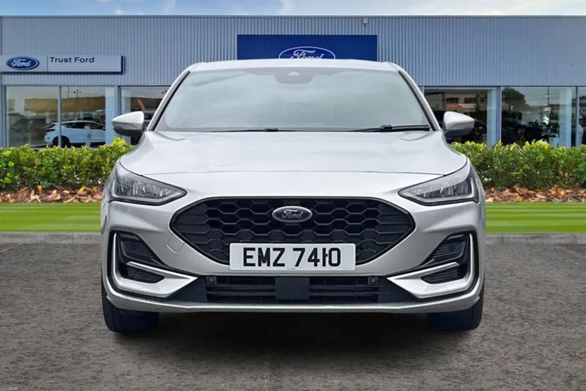 Ford Focus 1.0T EcoBoost MHEV ST-Line X Hatchback - Image 6