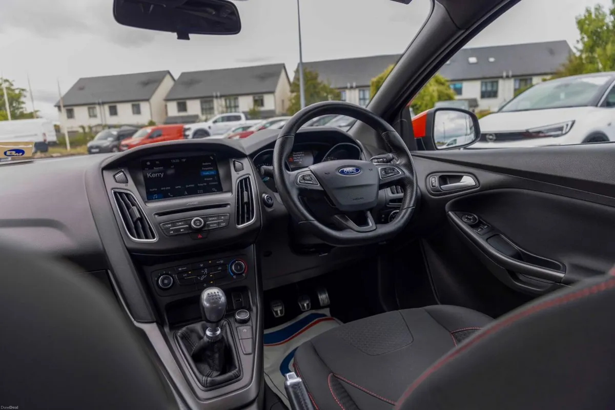 Ford Focus 1.0 EcoBoost 125PS ST-Line - Image 6
