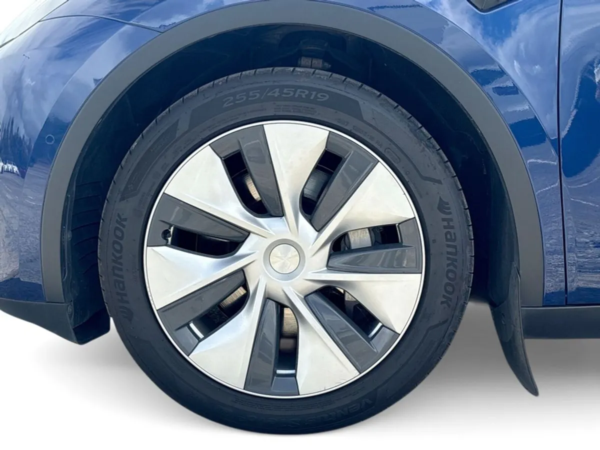 Tesla Model Y LONG RANGE AWD - Image 4