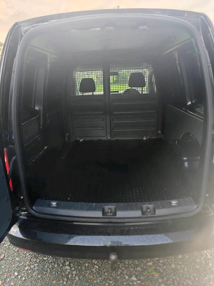 Volkswagen Caddy Highline 2.0ltr - Image 6
