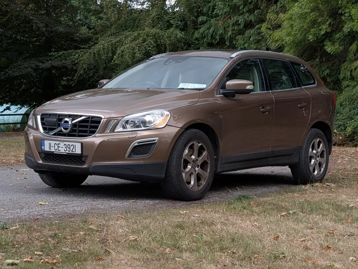 2011 VOLVO XC60 2.4 D5 SE LUXURY 5DR AWD PRO P.P. - Image 3