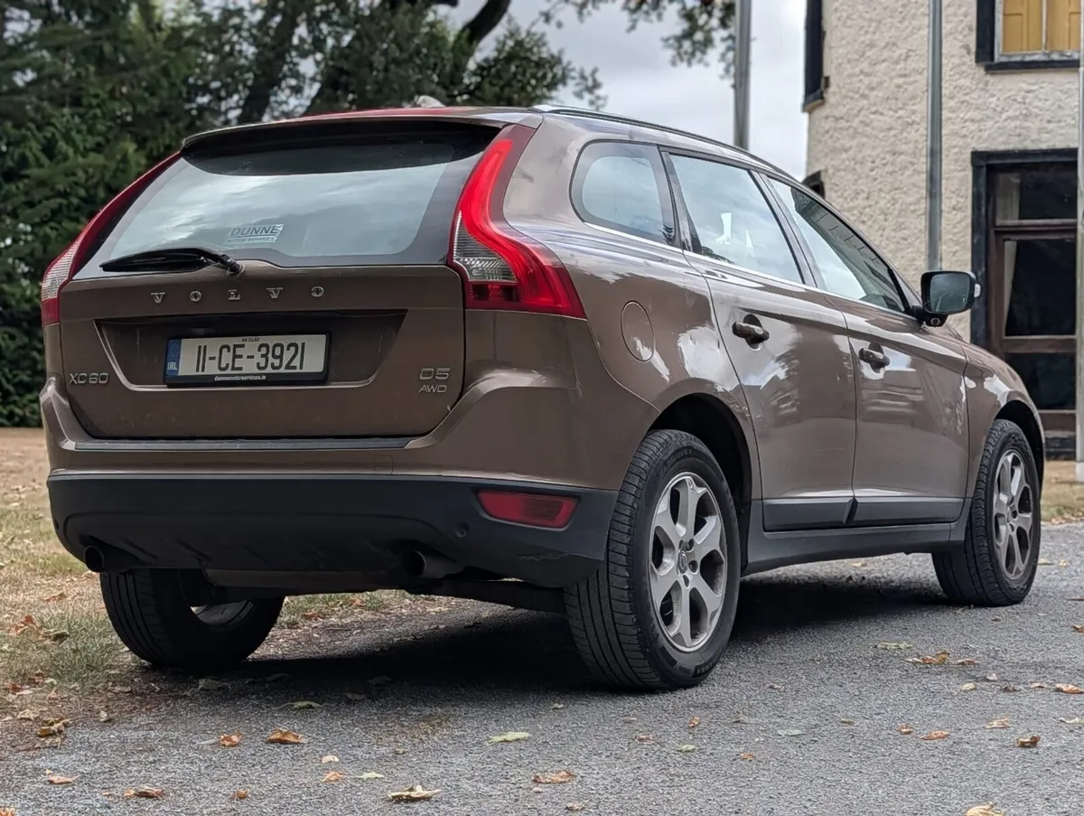 2011 VOLVO XC60 2.4 D5 SE LUXURY 5DR AWD PRO P.P. - Image 5
