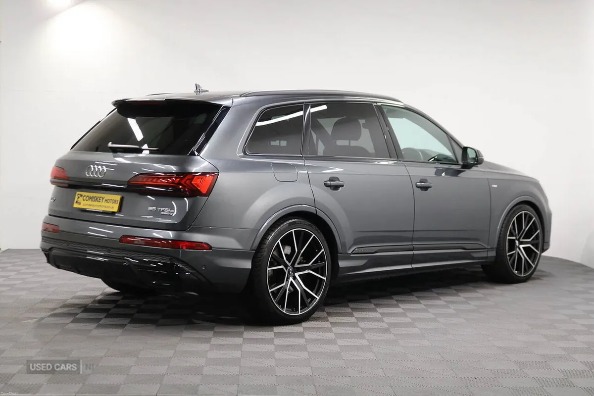 Audi Q7 TFSIe V6 Black Edition - Image 6