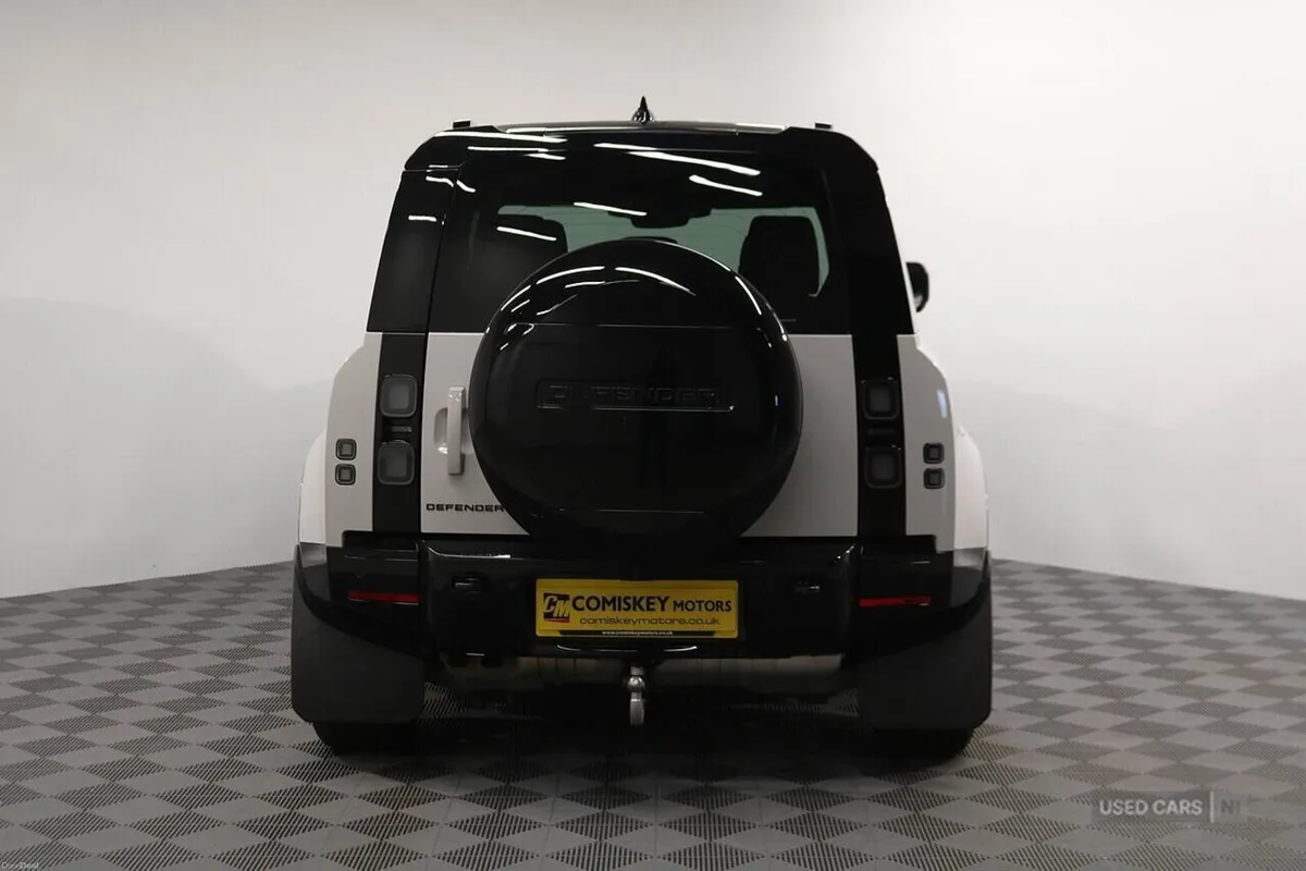 Land Rover Defender 110 D250 MHEV X-Dynamic SE - Image 5