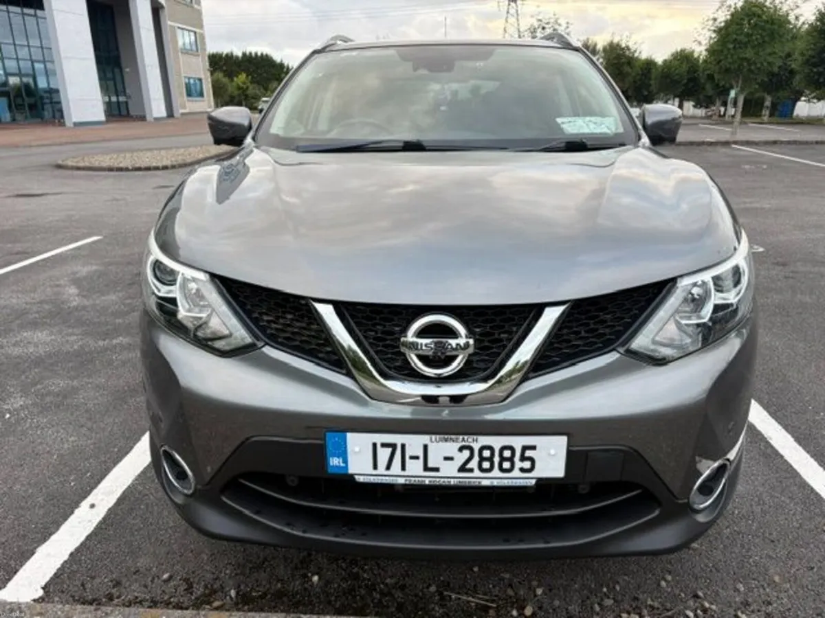 Nissan Qashqai 1.2 SV CVT Premium  Automatic 2017 - Image 1