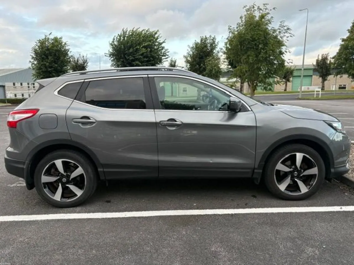 Nissan Qashqai 1.2 SV CVT Premium  Automatic 2017 - Image 2