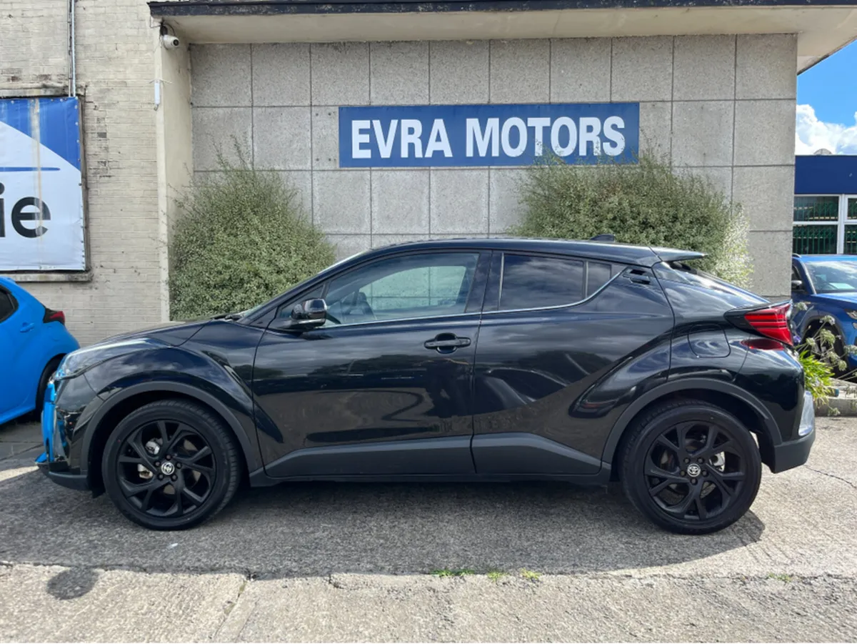 Toyota C-HR SOL NERO HYBRID AUTOMATIC 1.8 PETROL / - Image 6